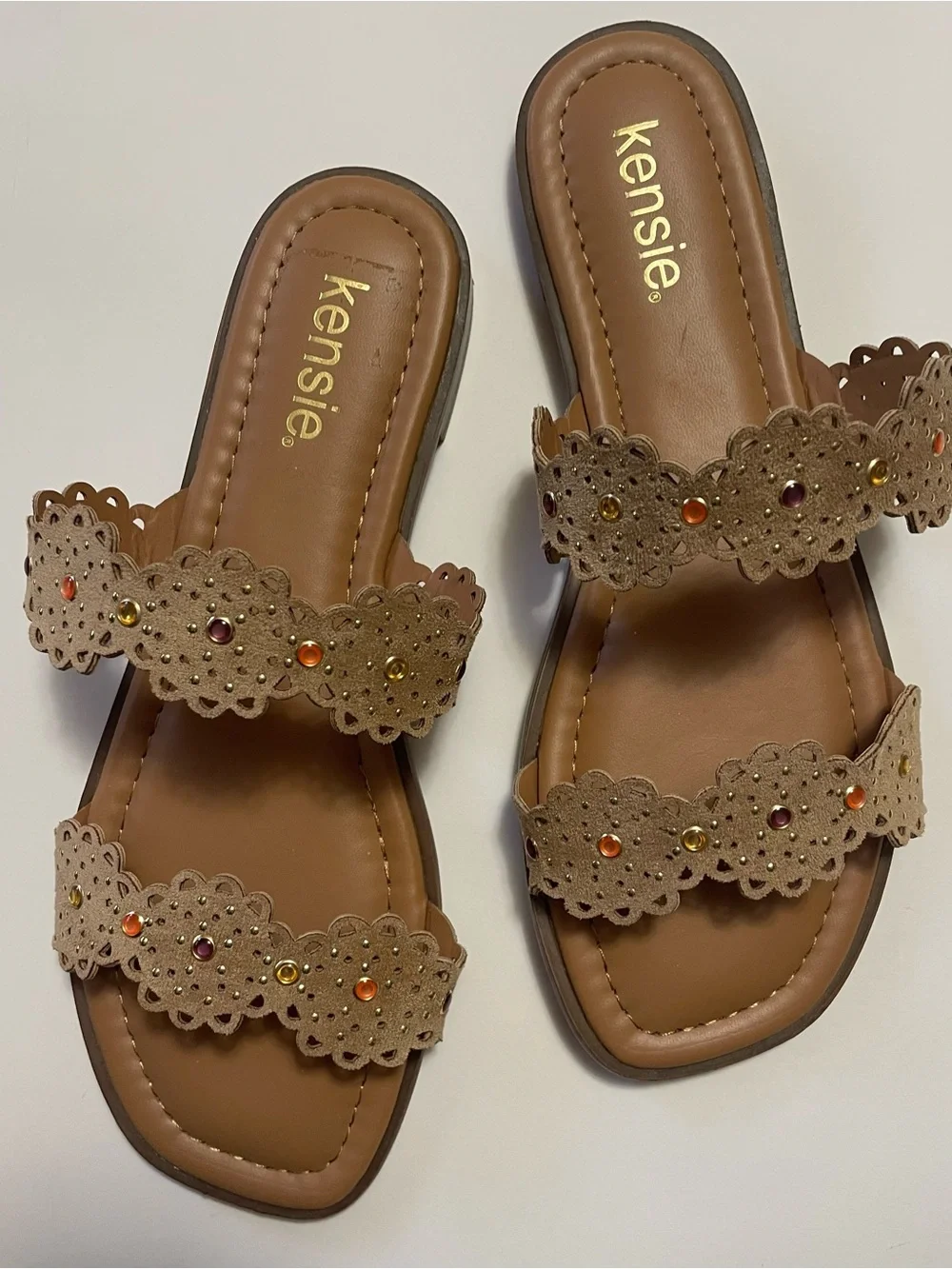 Kensie Tan Scalloped Double-Strap Slide Sandals with Multicolor Studs 7.5